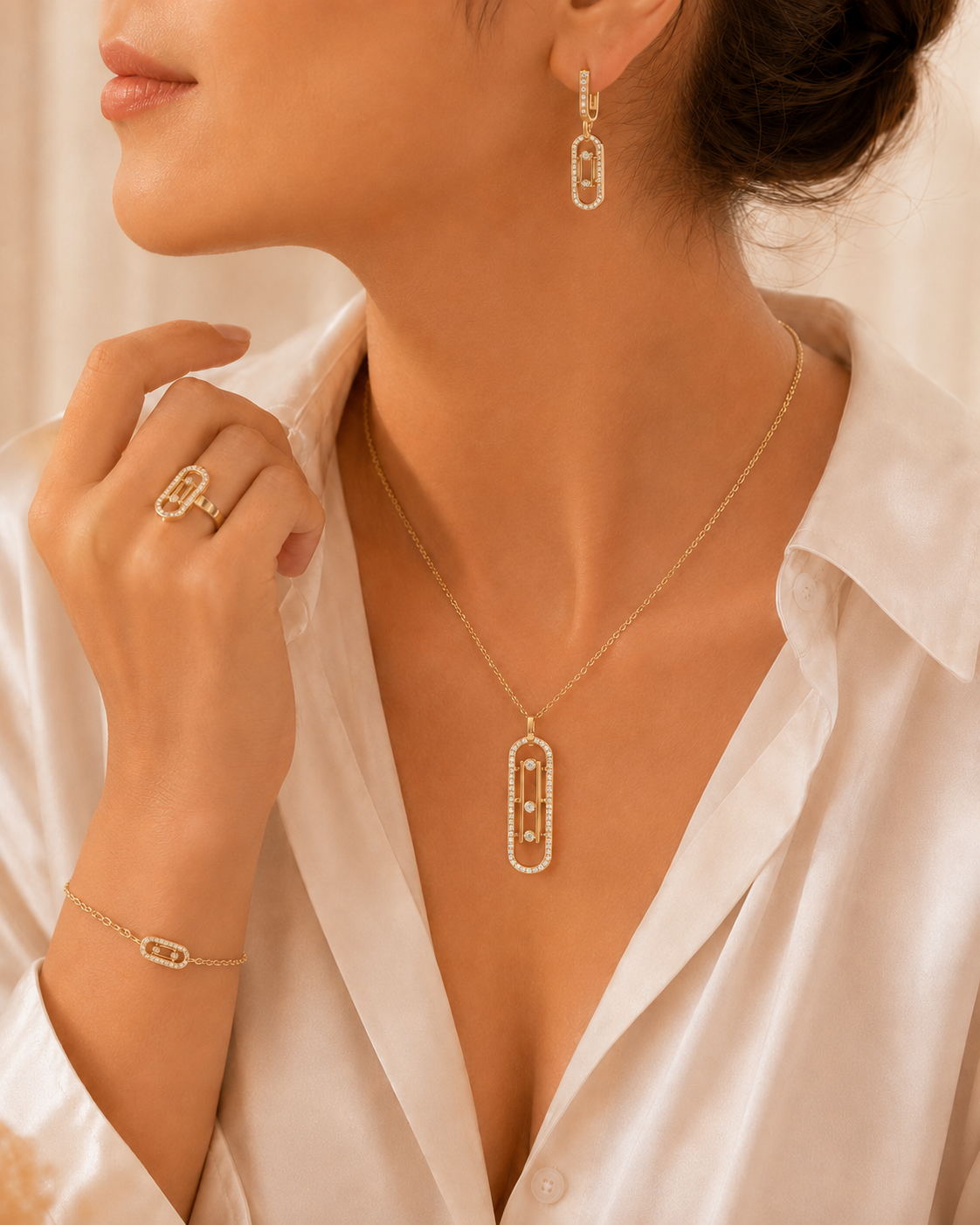 Parure élégante AMORYA JEWELS avec collier, bracelet, bague et boucles d'oreilles dorés